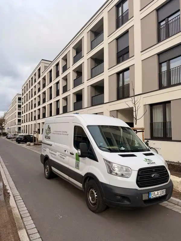 Hoxha-Umzugstransporter in Erlangen